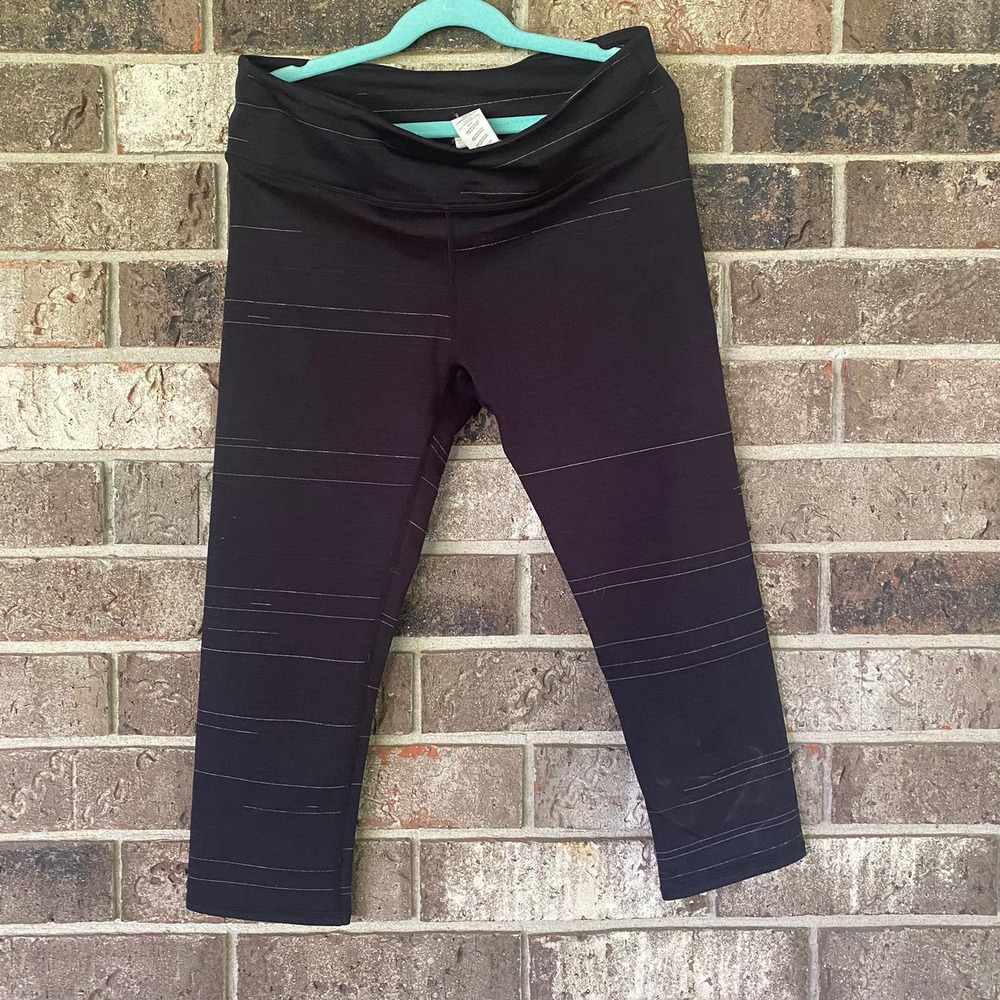 Fabletics Define Powerhold Mid-Rise Capri Leggings Striped Thread Black Size S